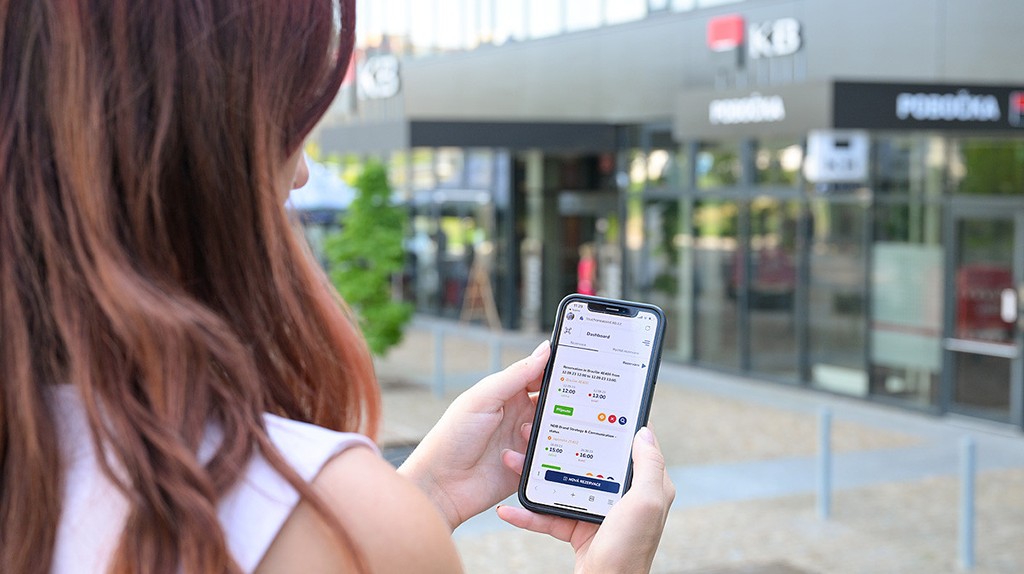 KB商业银行 -控制、预订与导航